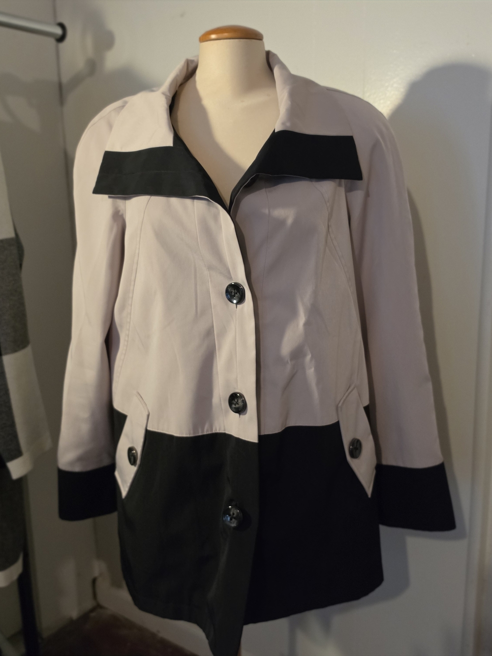 croft & barrow Two-Tone Light Beige and Black Trench Coat